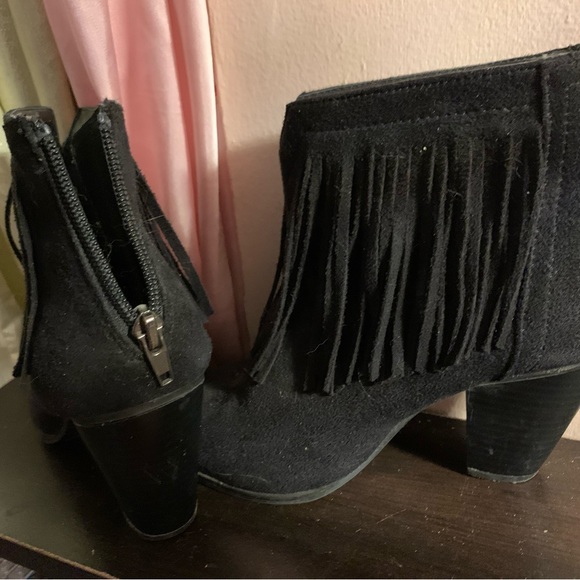 Short fringe black booties! - Picture 3 of 3